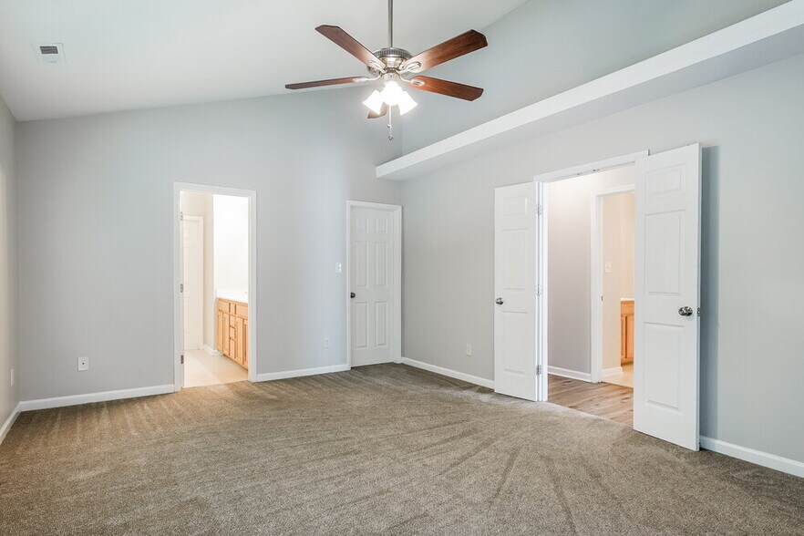 Building Photo - 8015 Marsh Hollow Dr