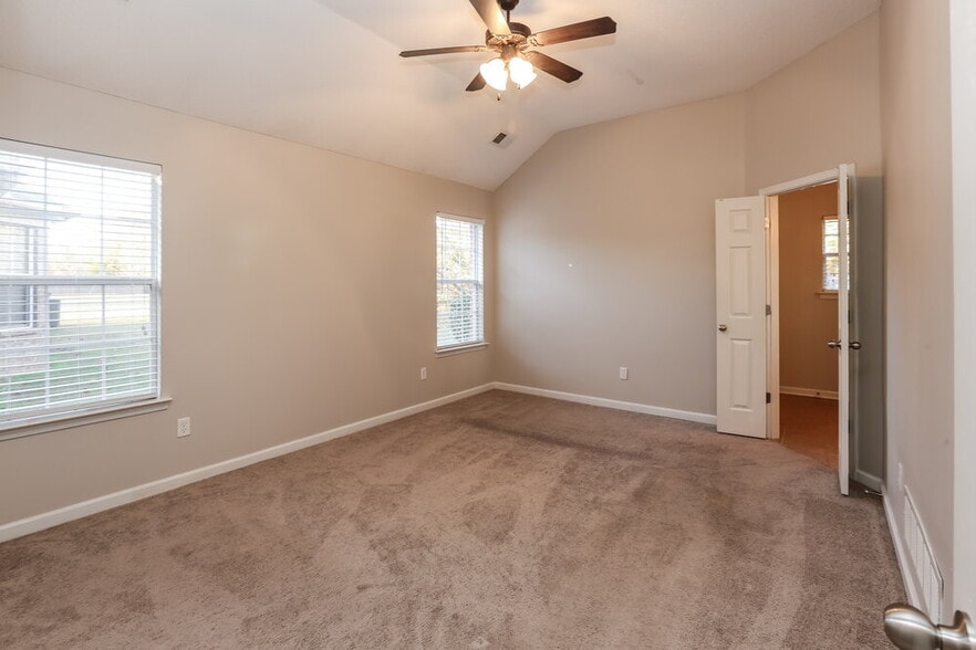 Building Photo - 7182 Crape Myrtle Dr