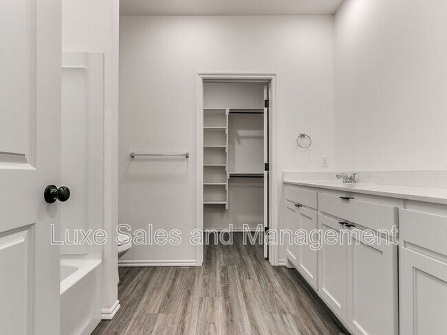Building Photo - 8012 NW 110th Dr