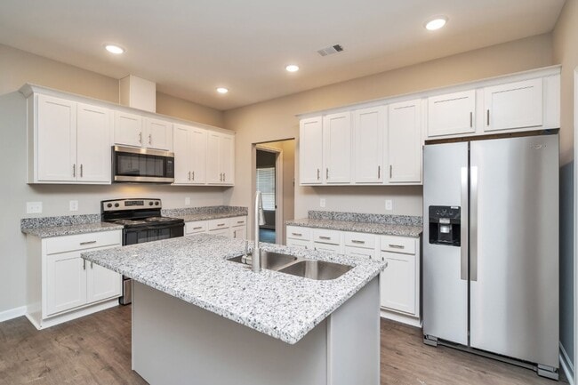 Building Photo - Welcome Home! Stylish 3BR/2BA with All the...