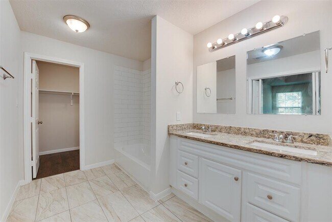 Building Photo - 5405 Groveton St