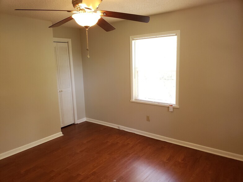 Building Photo - 939 E Bella Vista St