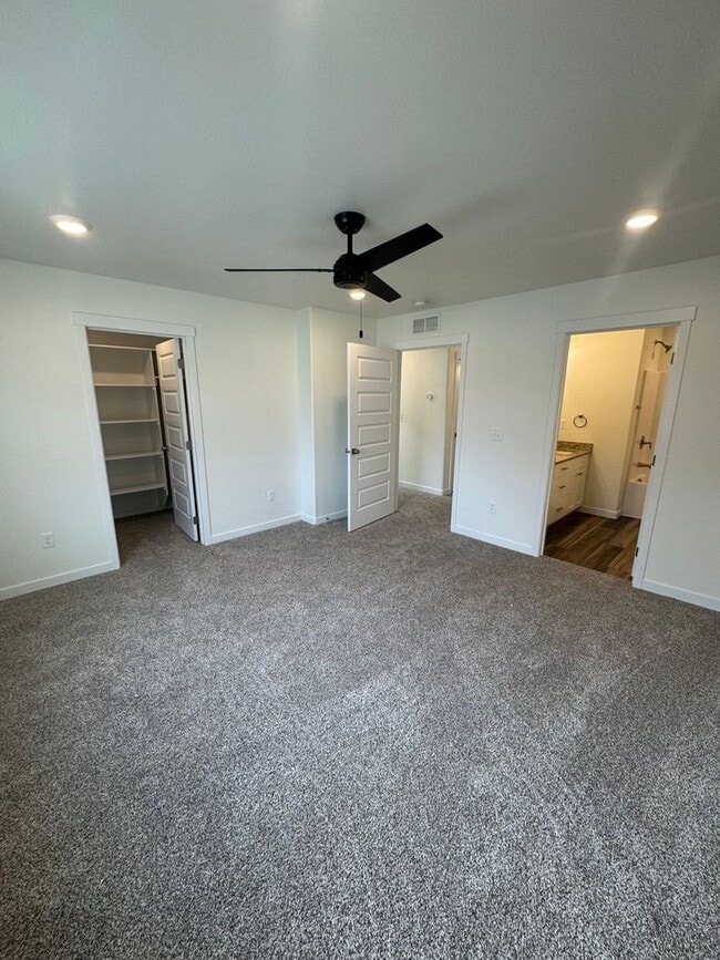 Building Photo - 845 Golden Bear Ln
