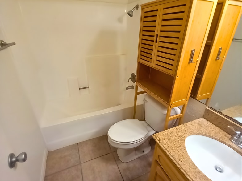 Building Photo - 1080 Temple Ave