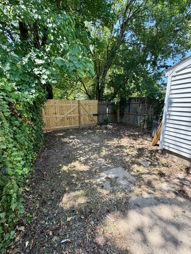 Building Photo - 68 Village Dr