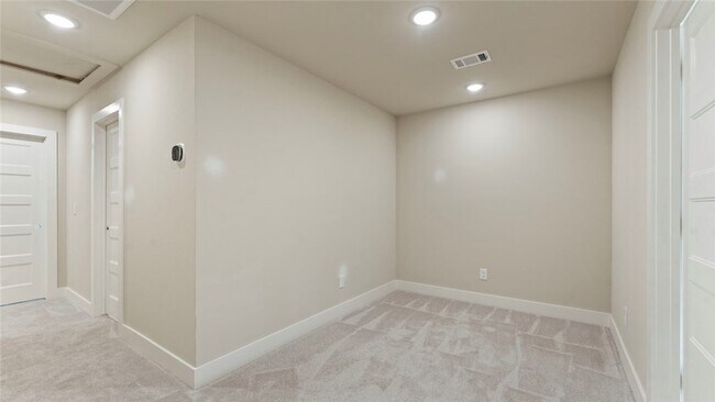 Building Photo - 1303 SW Journey Ln