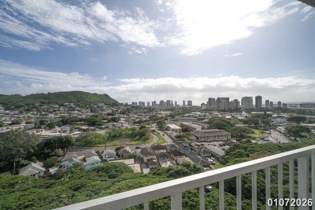 Building Photo - $2400 /1 Bed/ 1 Bath/ 1 Parking IN NUUANU