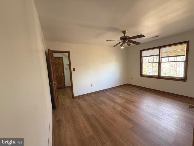 Building Photo - 9608 Burke View Ave