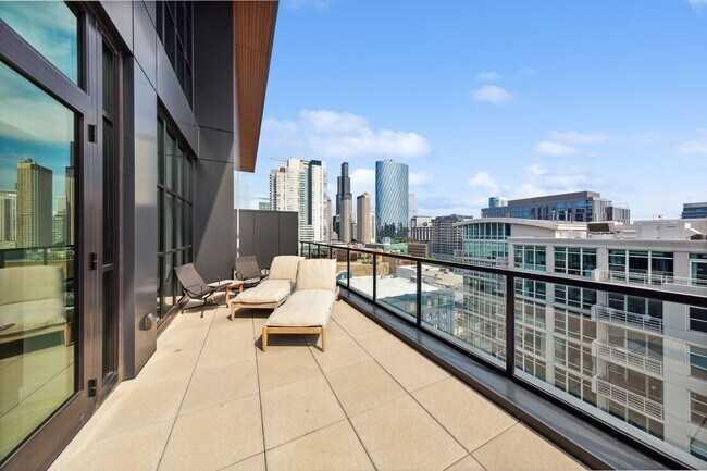 Building Photo - 900 W Washington Blvd