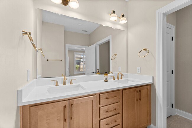 Building Photo - Luxury Maintenance-Free Former Model Home in Grove City – 2 Bed, 2 Bath Ranch