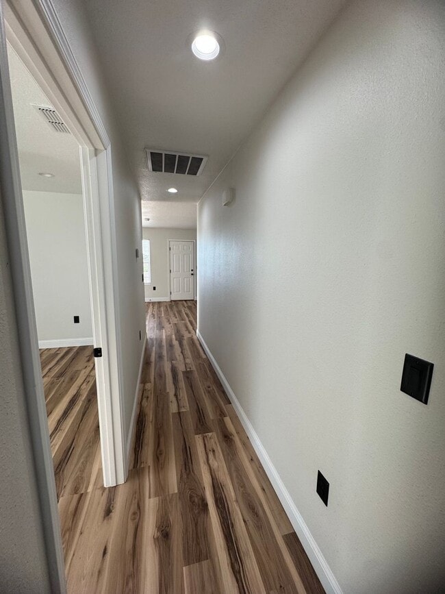 Building Photo - 108 Chisum Dr