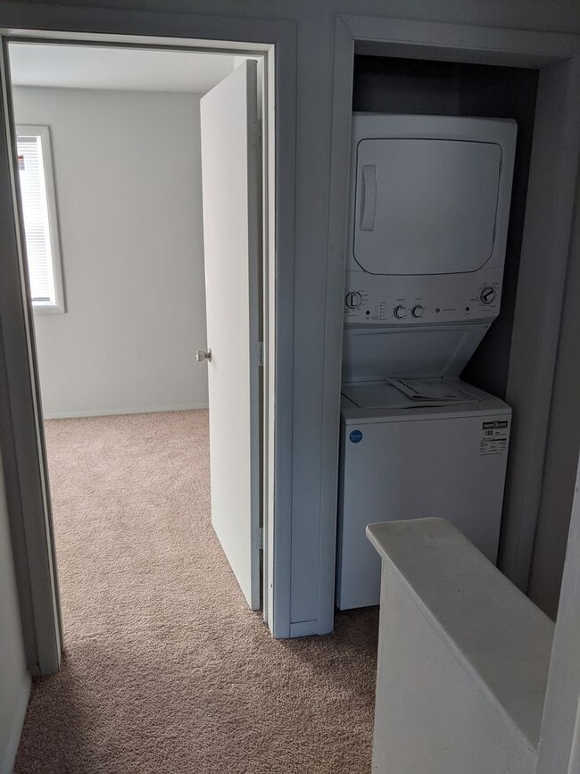 Building Photo - Come enjoy Richmond living at Colorado Manor