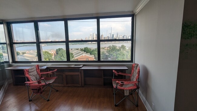 Building Photo - 7002 Kennedy Blvd E