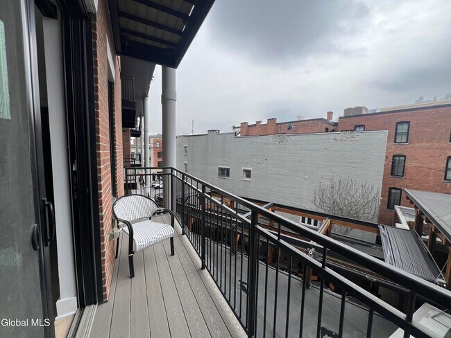 Building Photo - 385 Broadway