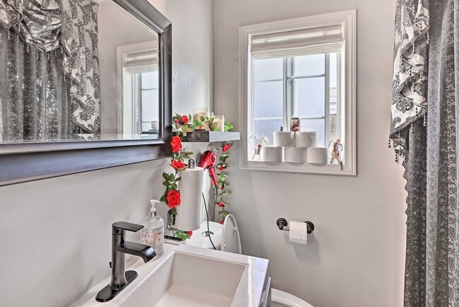Building Photo - Looking for a great short term rental!!!!!
