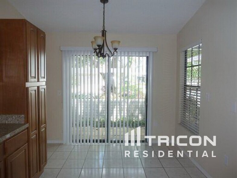 Building Photo - 3014 Curry Woods Dr