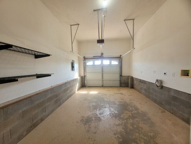 Building Photo - $1550 - 3 Beds 2 Bath Charming Ranch Home