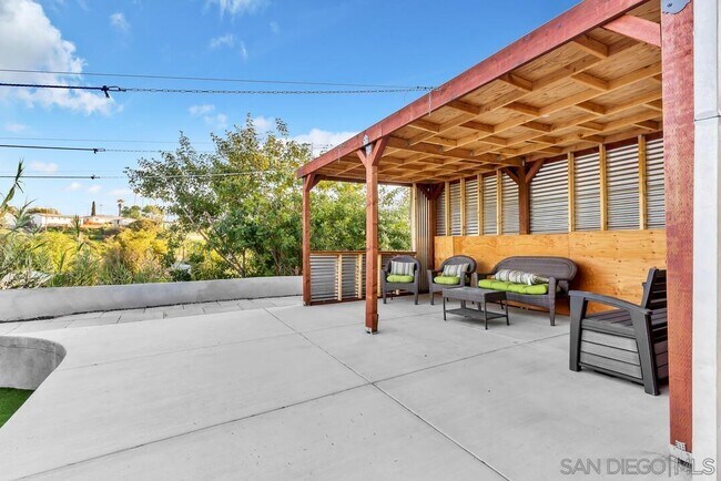 Building Photo - 6789 Alamo Way