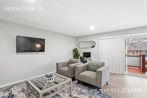 Building Photo - 10965 Gillette-