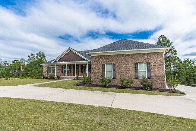 Building Photo - 213 Yellow Jasmine Dr