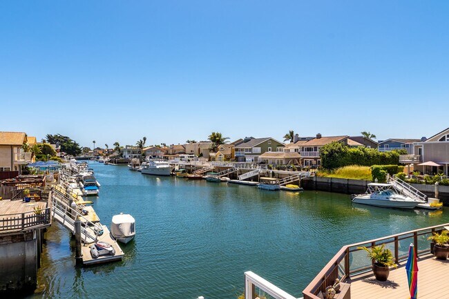 Building Photo - 3810 W Hemlock St