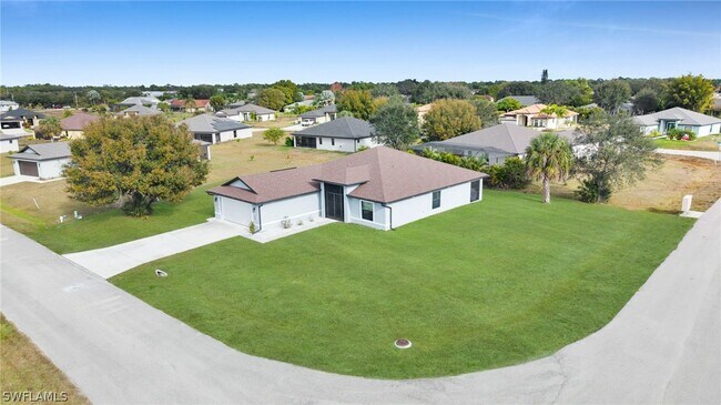 Building Photo - 569 Croydon Ave S