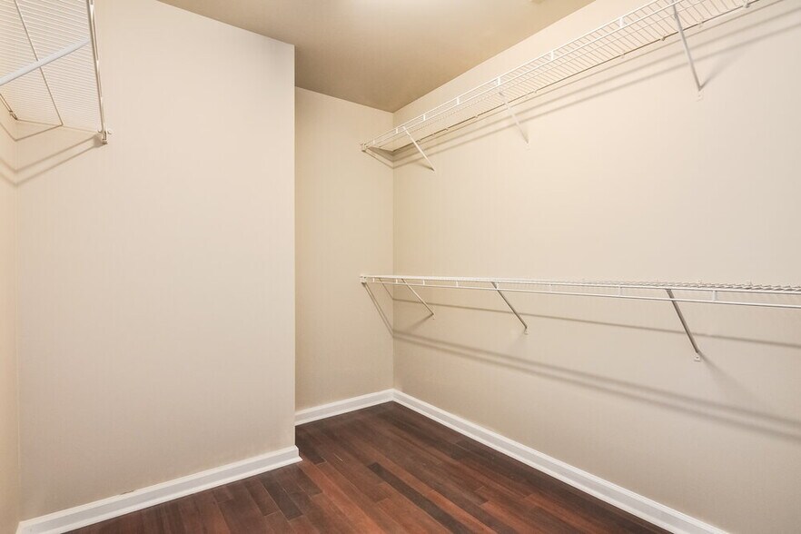 Building Photo - 564 Hay River St
