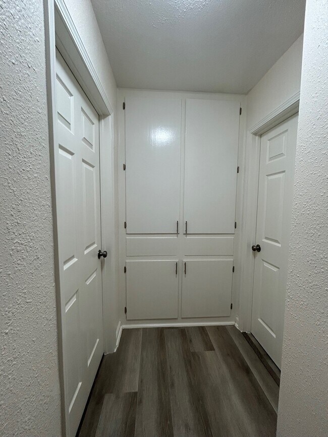 Building Photo - 3210 Valley Brook Dr