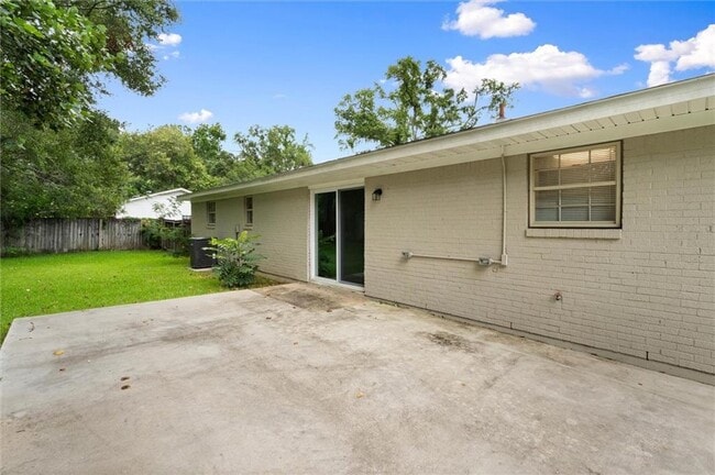 Building Photo - 5024 Santos Dr E