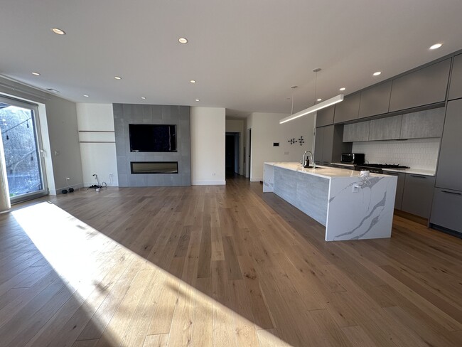 Building Photo - 550 N Ogden Ave