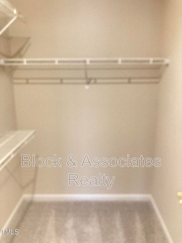 Building Photo - 400 Creekway Dr