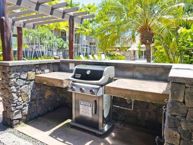 Building Photo - 75-6025 Alii Dr. F102
