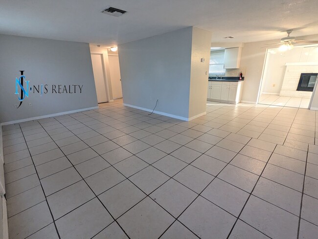 Building Photo - 2/1.5/1 1050 Sq. Ft. home with a FIREPLACE...