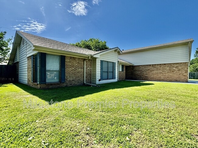 Primary Photo - 2110 Oak Creek Cir