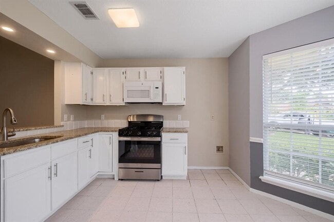 Building Photo - 8900 Pocono Cove