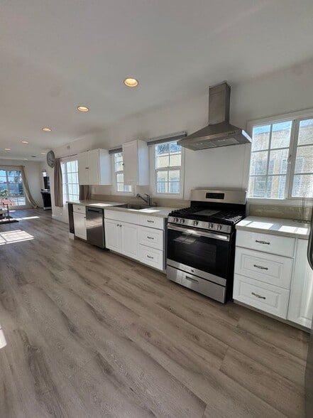 Building Photo - 1339 S Mansfield Ave