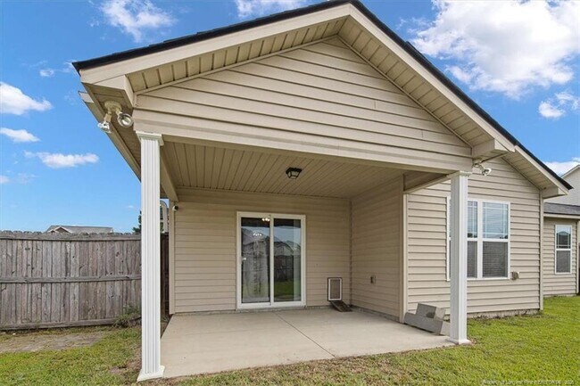 Building Photo - 2108 Heathcote Dr