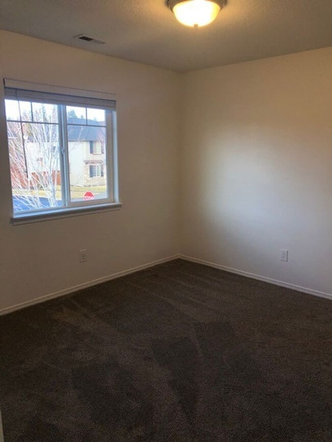 Building Photo - Gorgeous 4 Bedroom Home in Sun Meadow