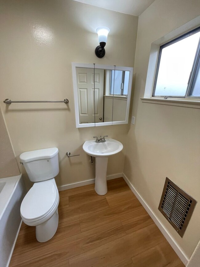 Building Photo - 2975 Neet Ave