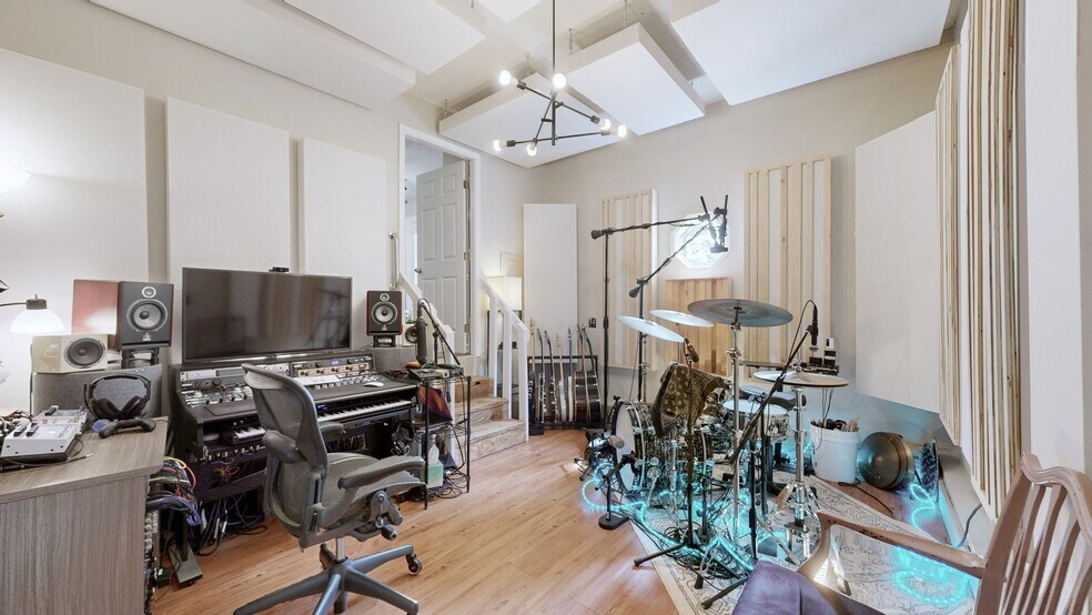 Building Photo - 604 Old Lebanon Dirt Rd