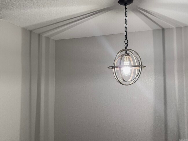 Building Photo - 36 Talladega Loop