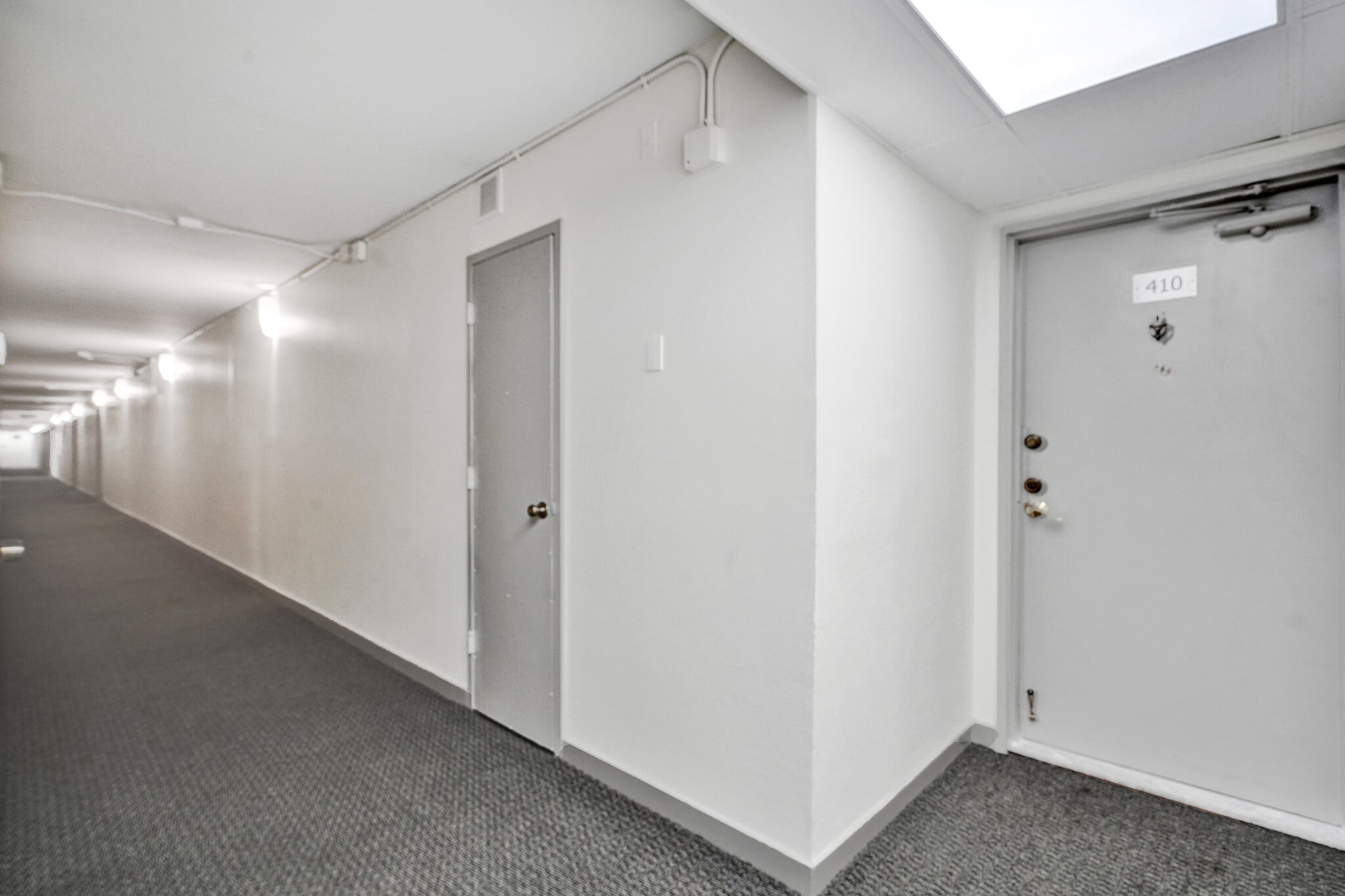 Building Photo - 3113 S Ocean Dr