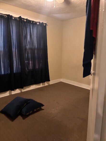Bedroom - 5557 Saint Louis Ave