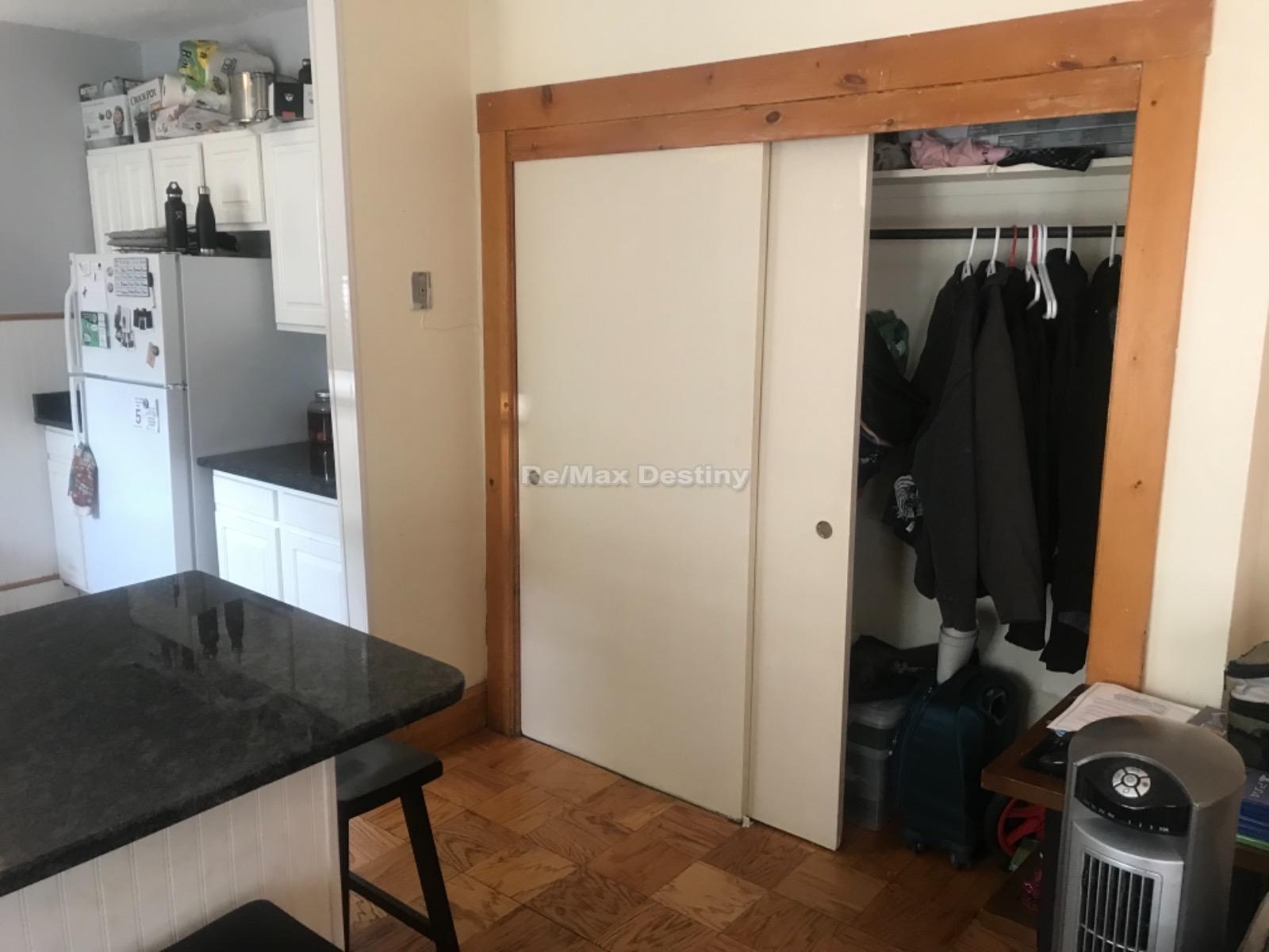 Building Photo - 13 Andrew St