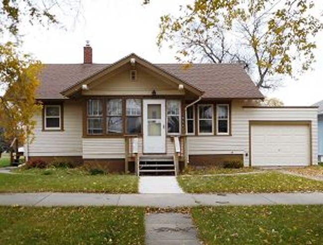 Primary Photo - Adorable Craftsman