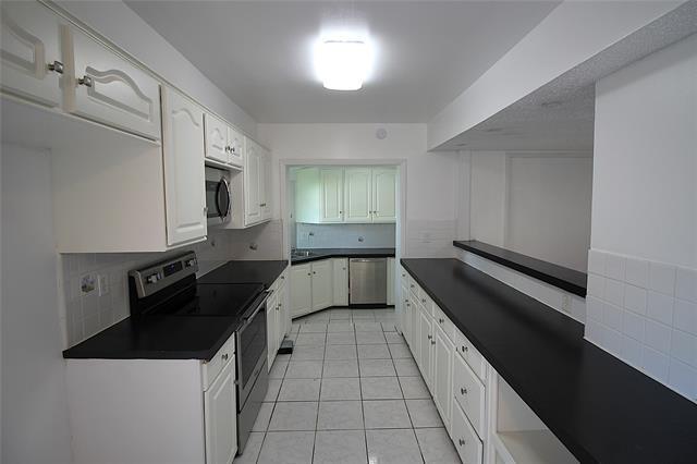 Building Photo - 2805 Meadow Park Dr