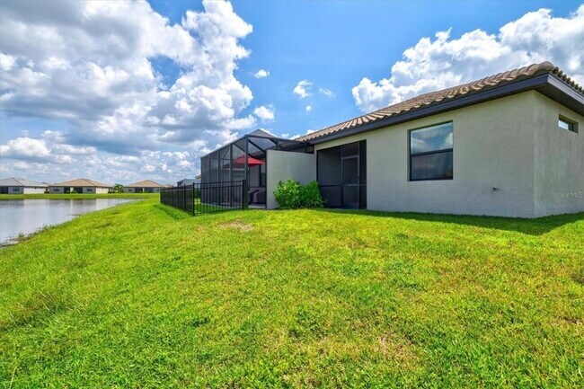 Building Photo - 15519 Sunny Day Dr