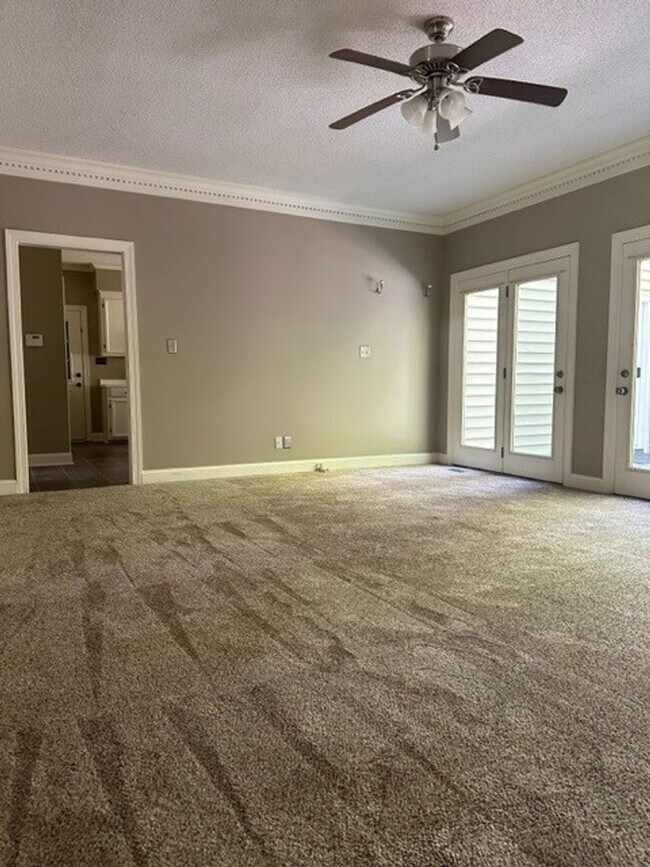 Building Photo - Maplewood