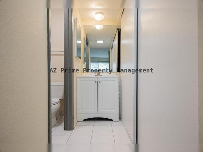 Building Photo - 4710 N 10th Pl