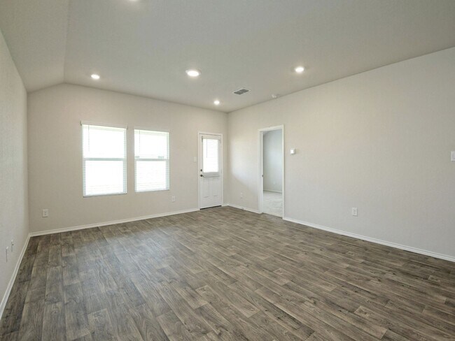 Building Photo - 4 BR/ 2 BA in Seguin - 1612 SF in Arroyo Ranch!